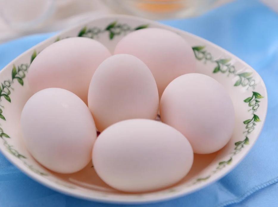 生鸡蛋怎么判断坏了（鸡蛋在冰箱里可以保存多久不变质）